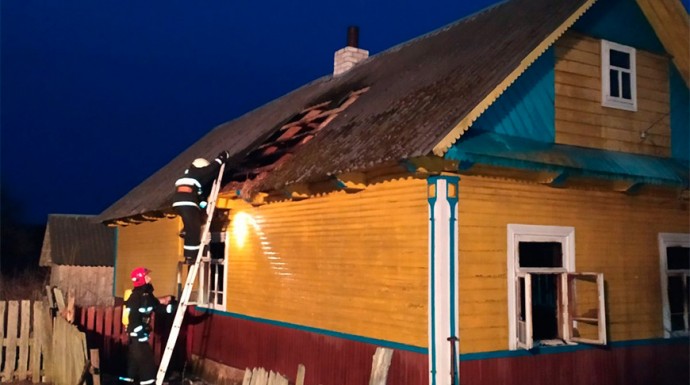 Односельчане спасли мужчину на пожаре в Щучинском районе