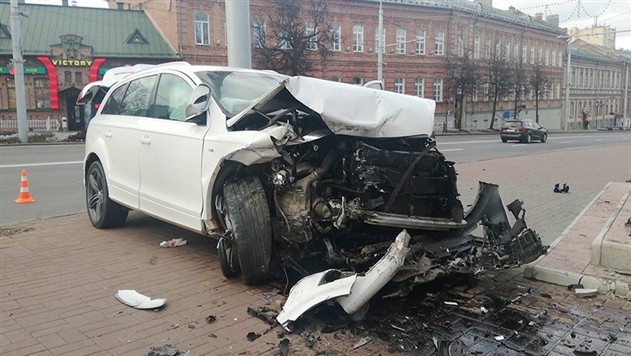 В Витебске машина влетела в церковный забор