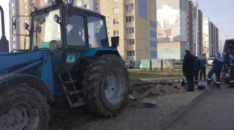 В Пинске при установке подземных мусорных баков повредили газопровод