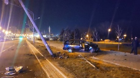 В Минске легковушка врезалась в столб на пр.Победителей