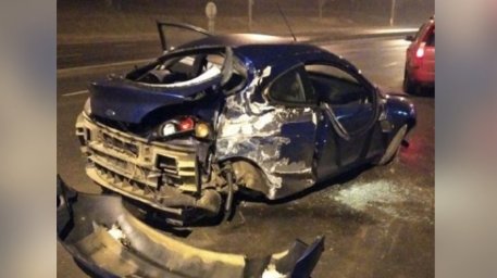 В Минске легковушка влетела в столб - пострадала пассажирка
