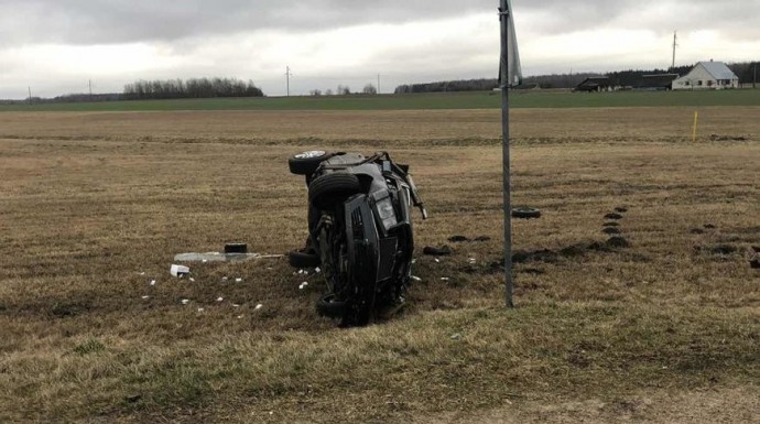 В Вороновском районе легковушка вылетела в кювет и перевернулась